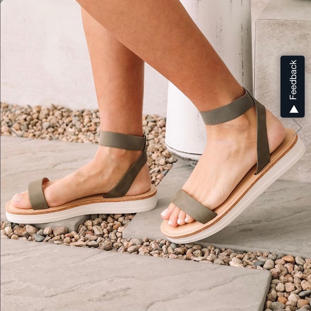 Hilfa Flatform Sandal